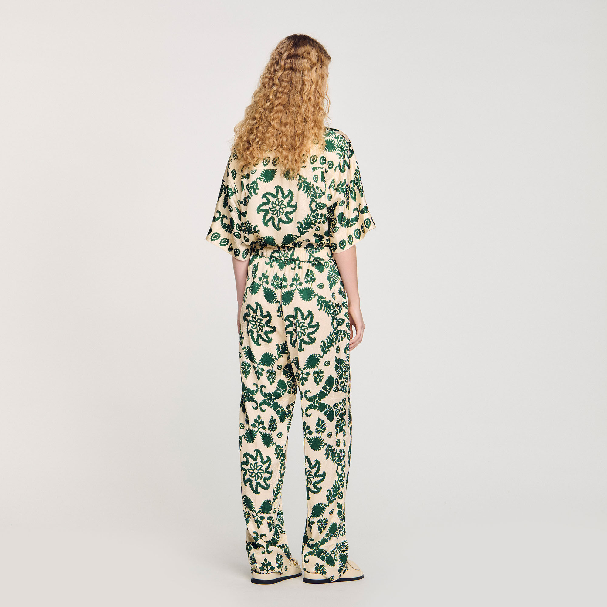 Pantalón con estampado floral