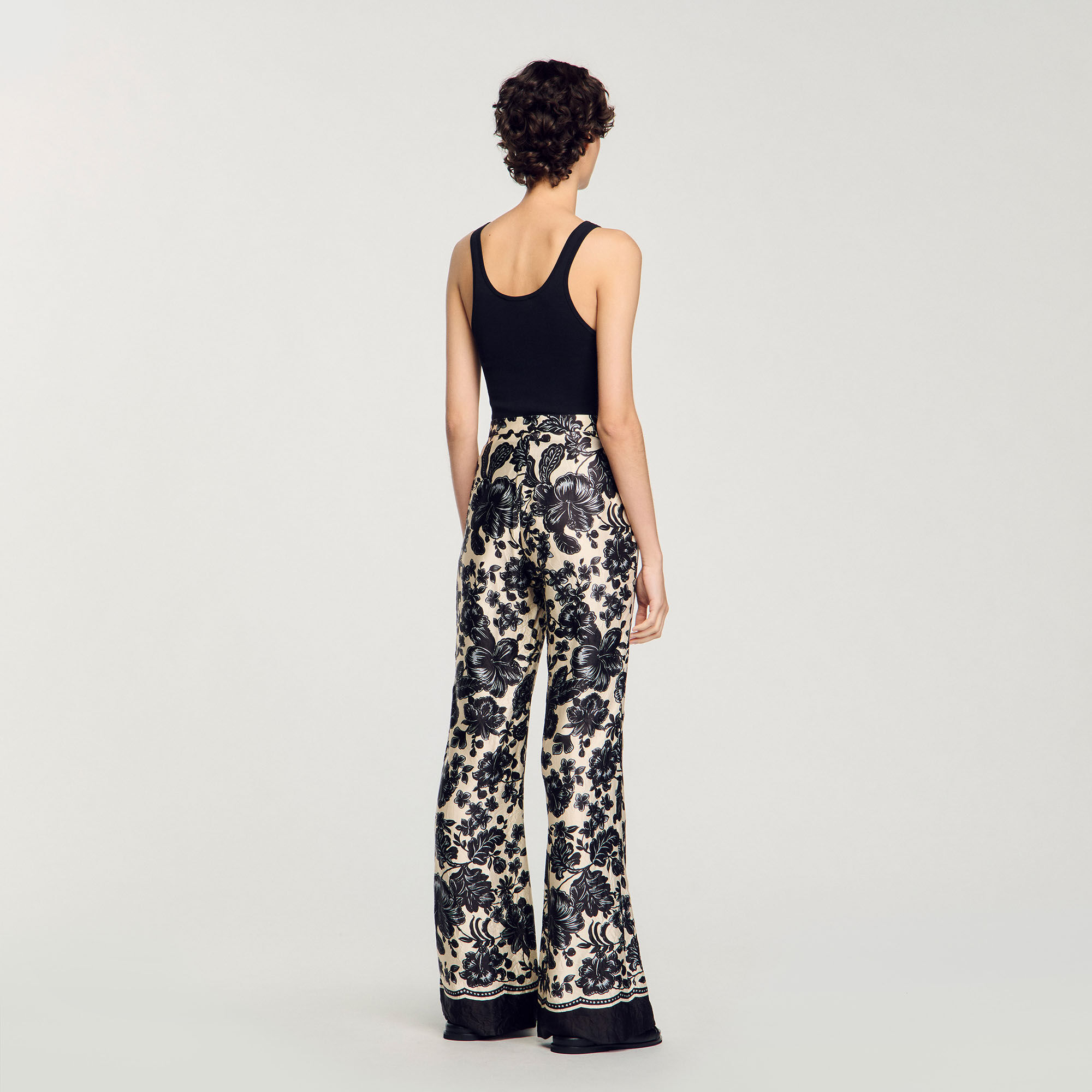 Pantalón con estampado floral