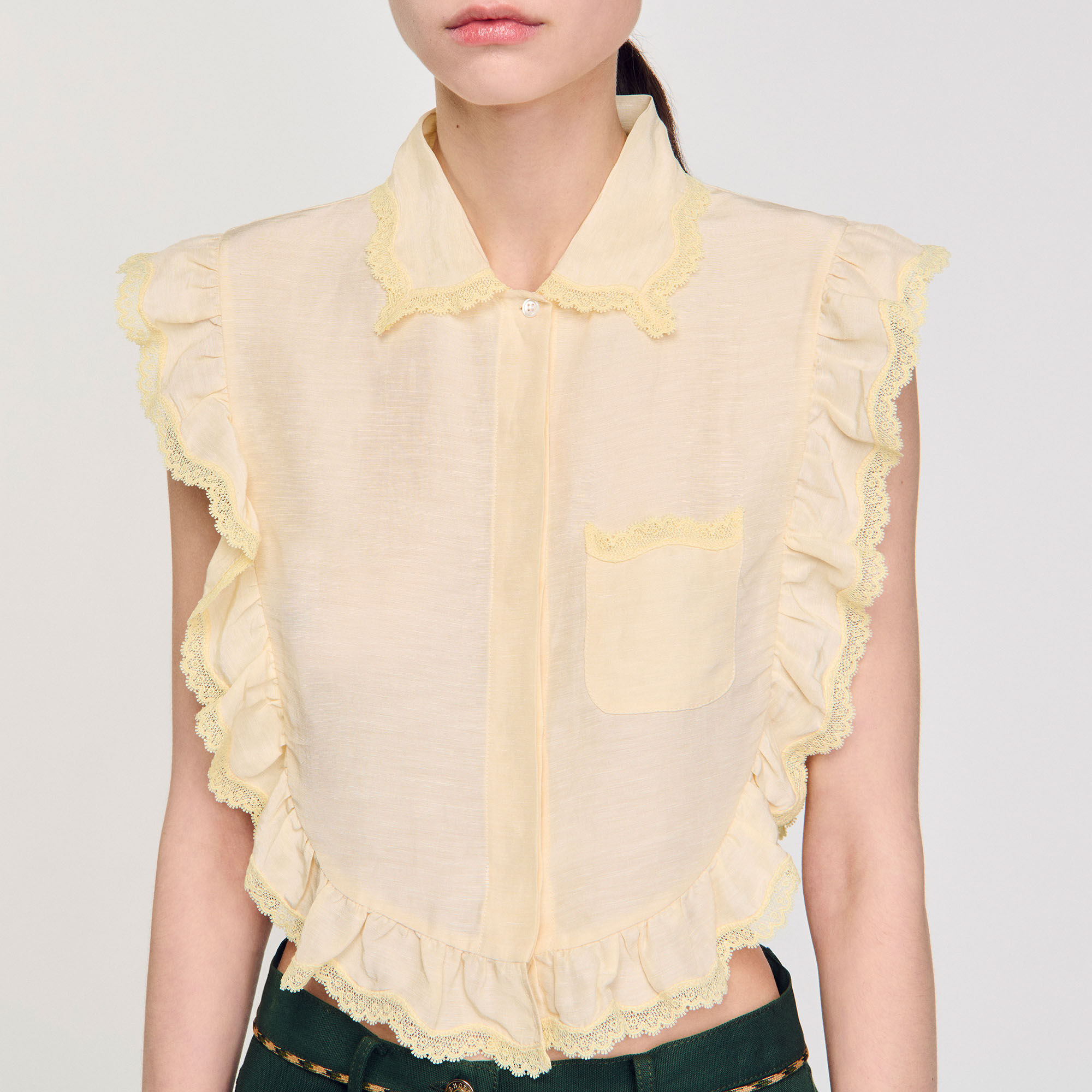 Top Cuello camisero con encaje