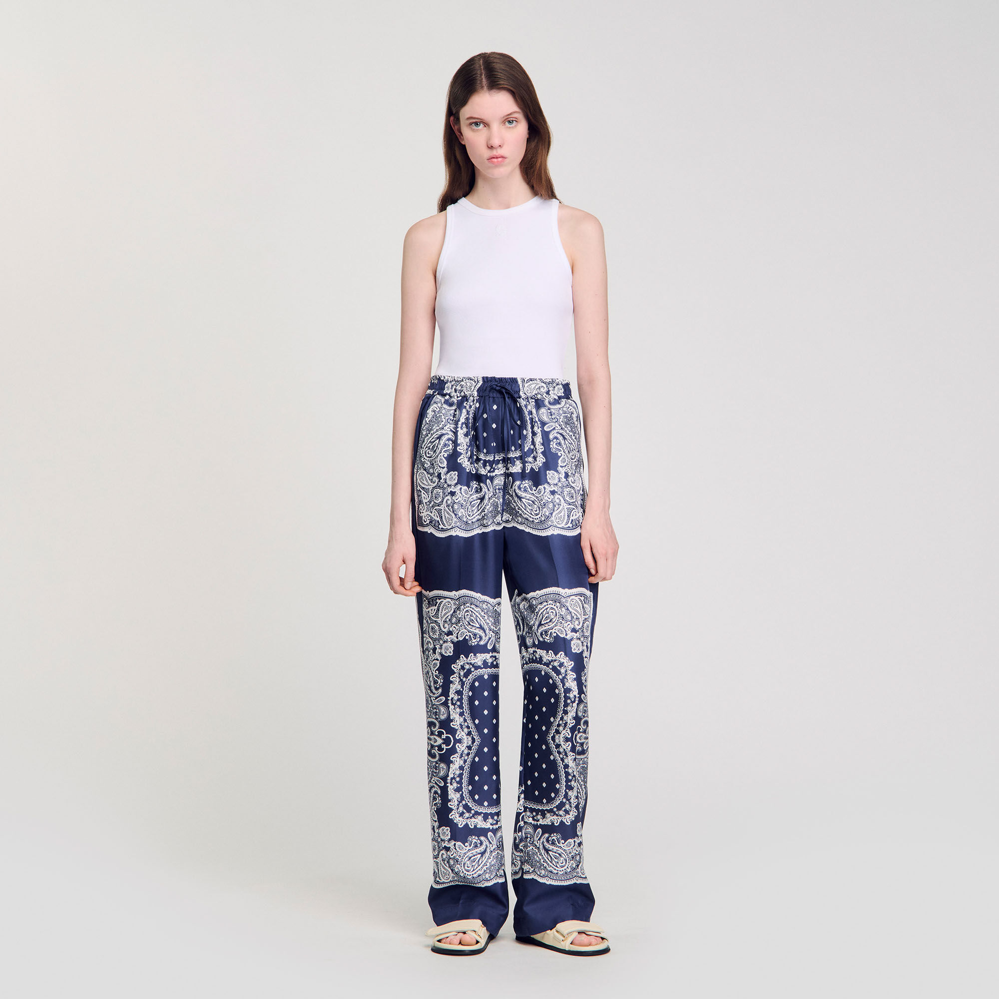 Pantalón fluido estampado bandana