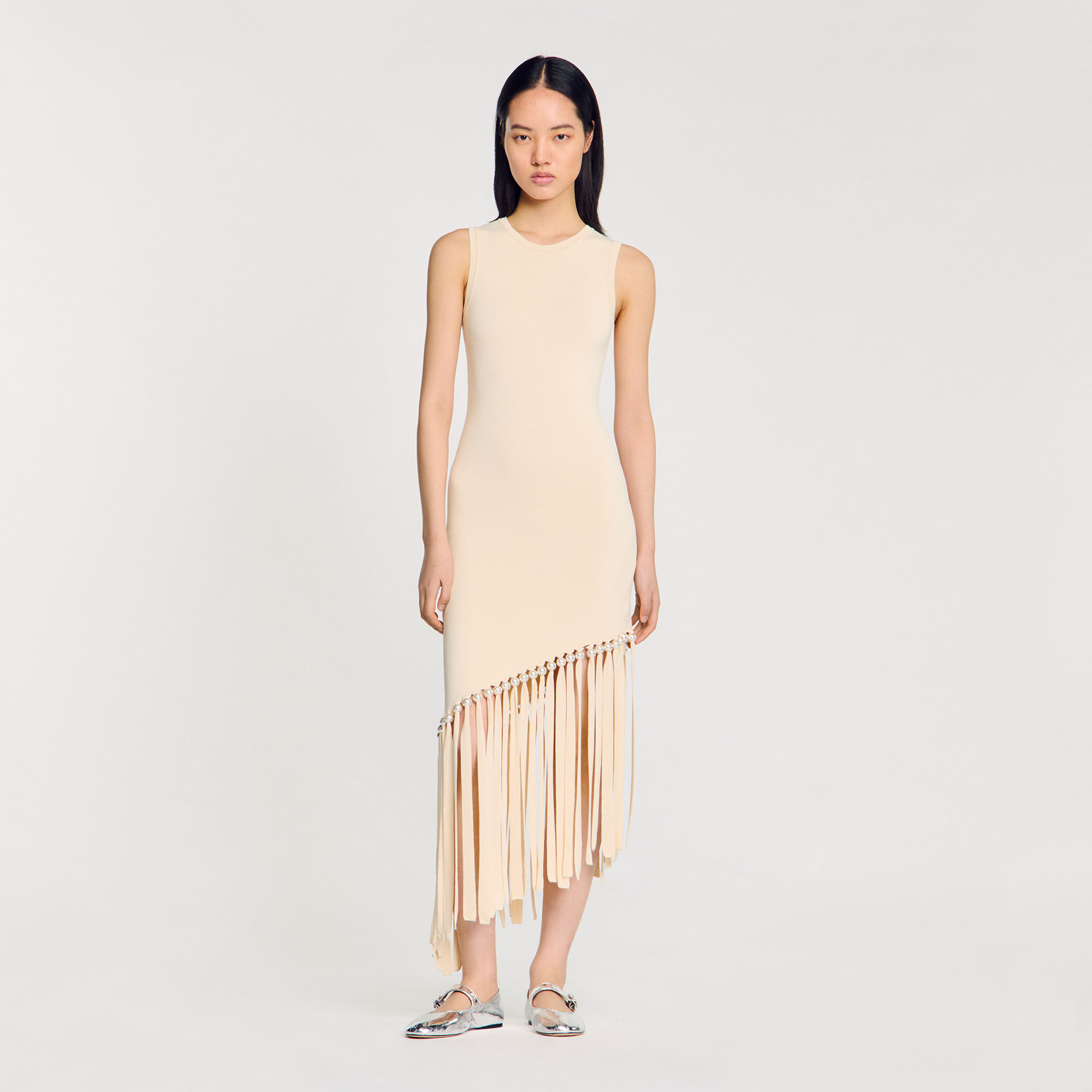 Vestido de punto con flecos y perla