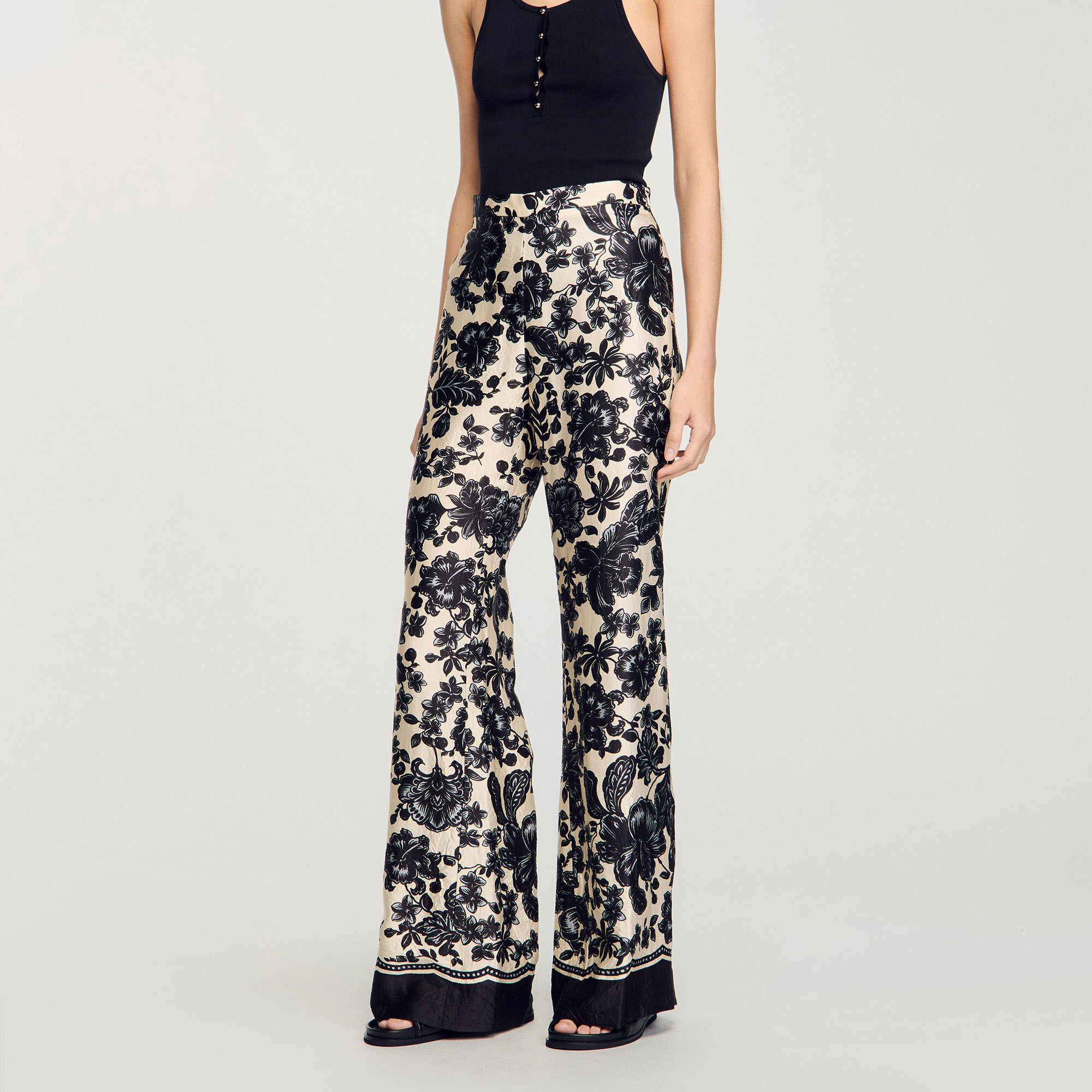 Pantalón con estampado floral