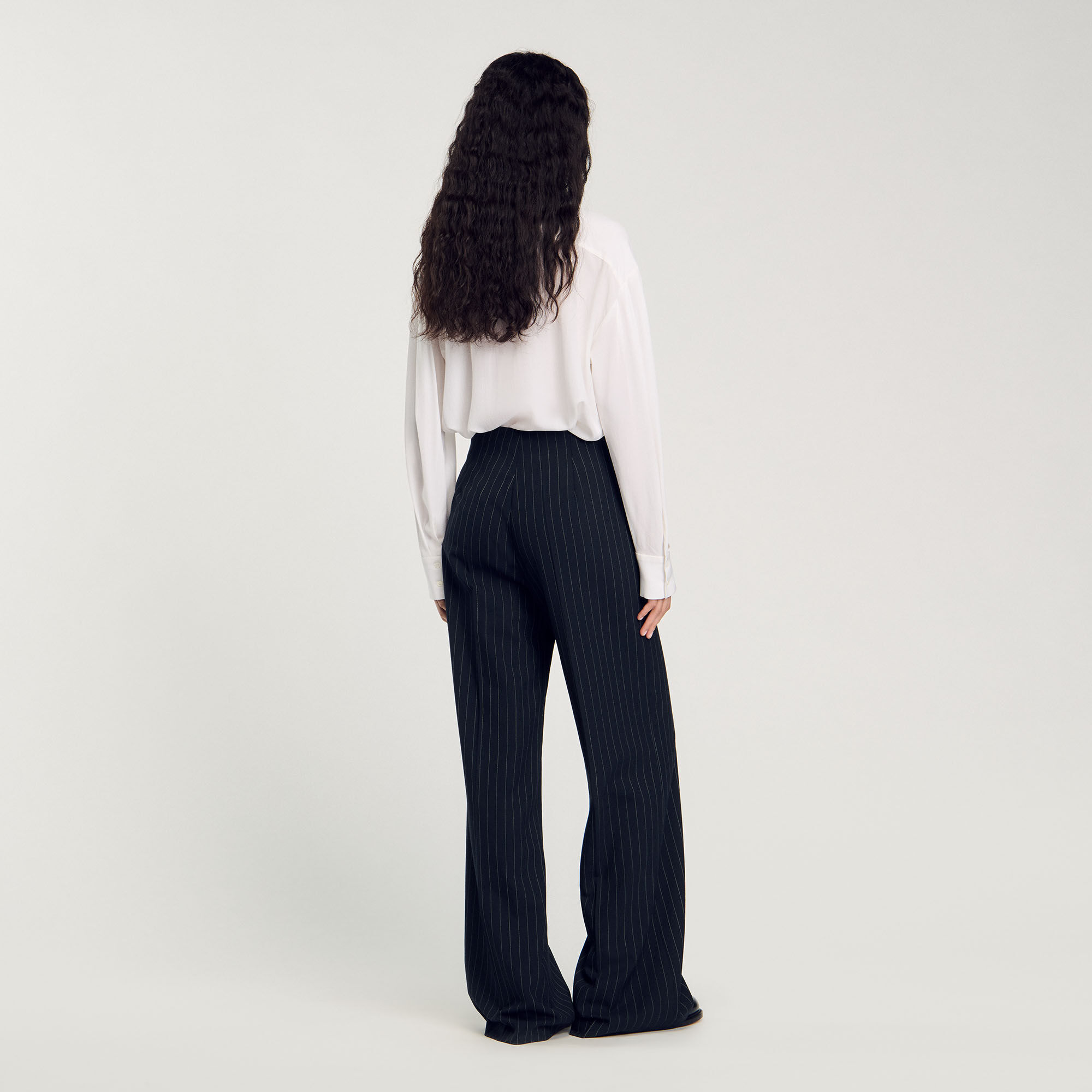 Pantalón recto con rayas finas 