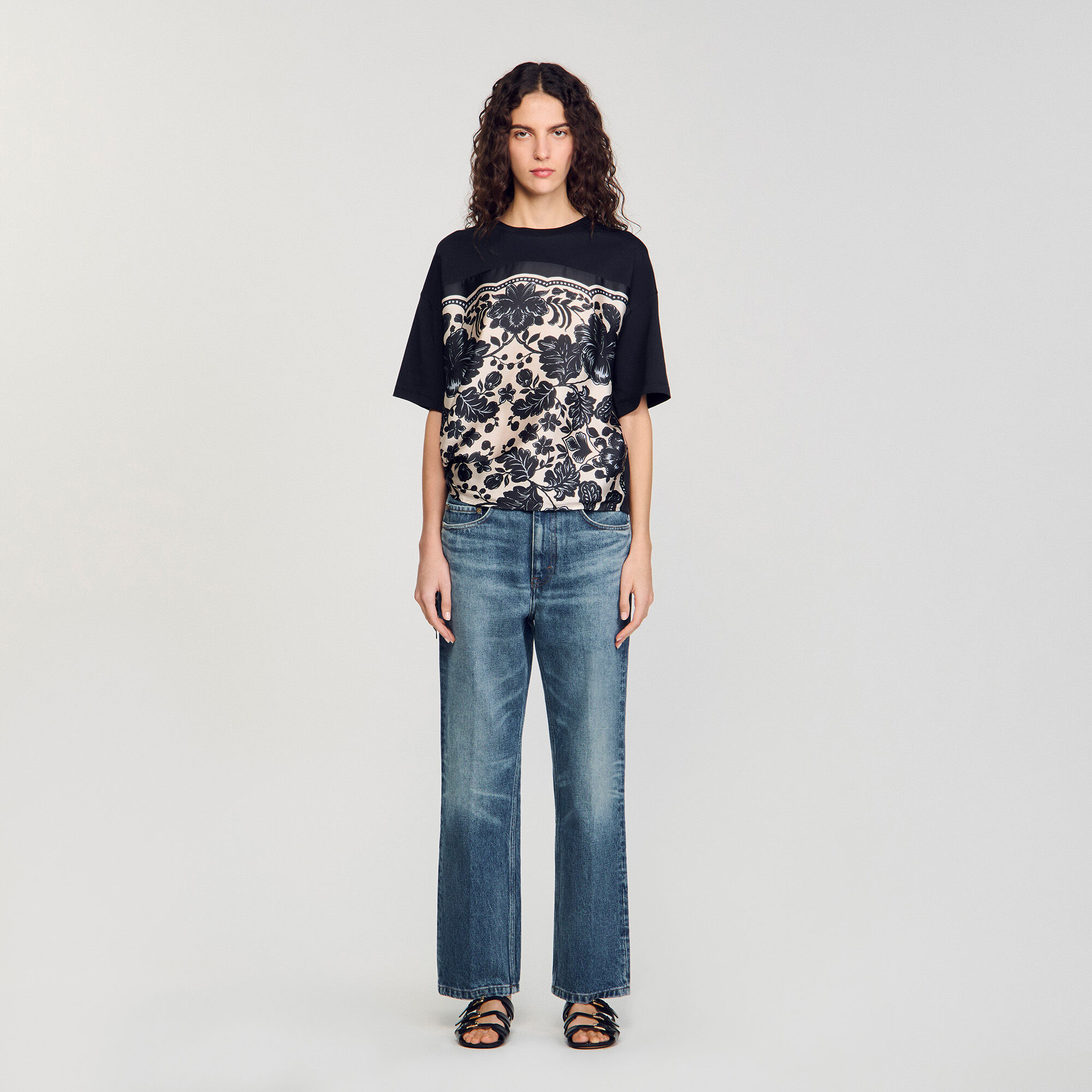Camiseta con estampado floral