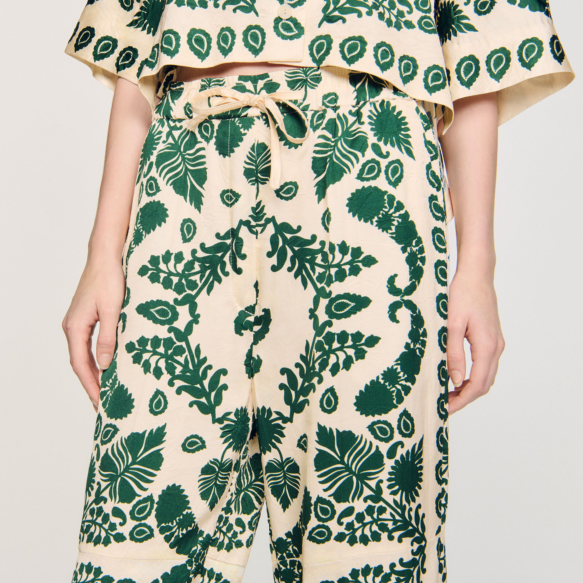 Pantalón con estampado floral