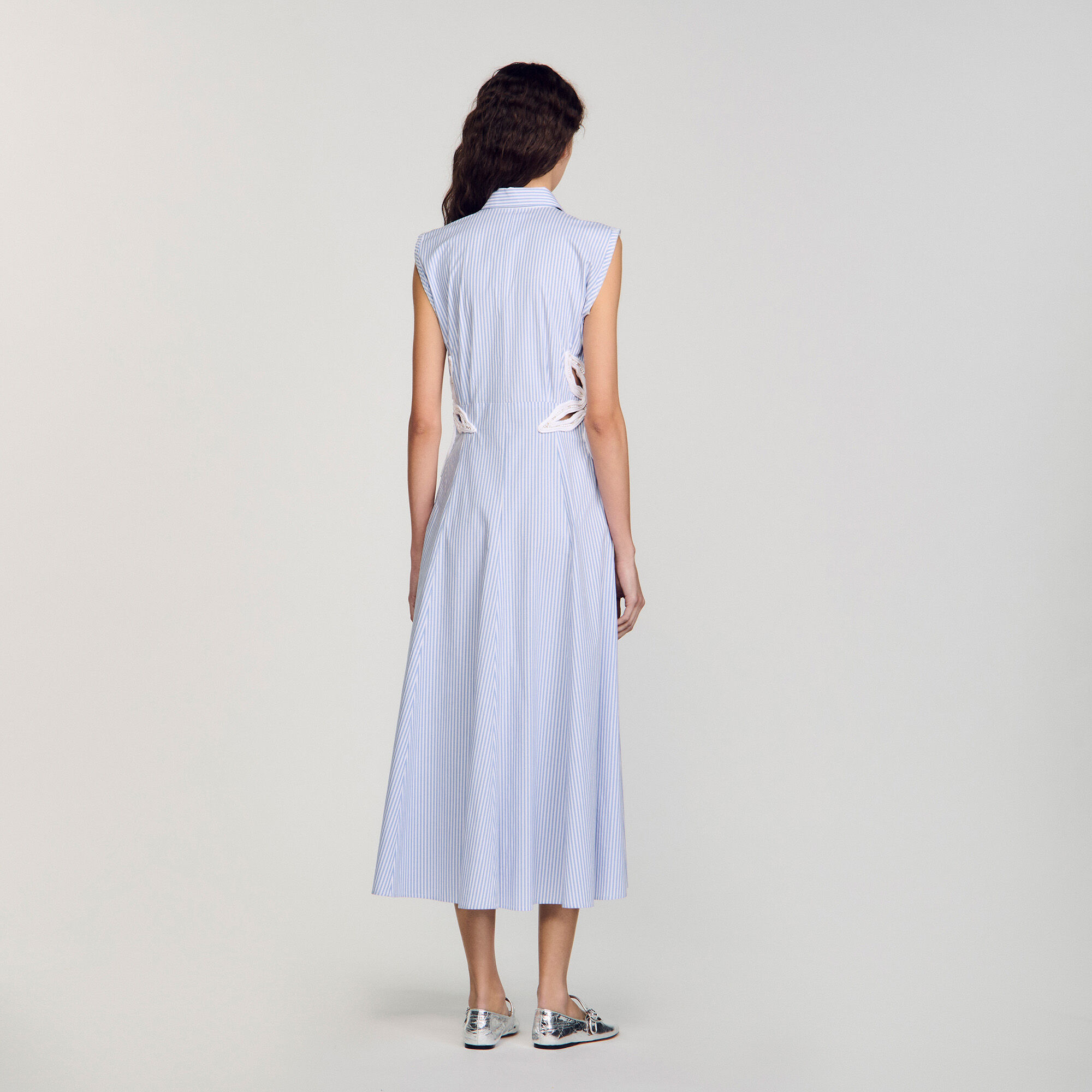 ROBE LARGA RAYADA A DETALLES BORDADOS