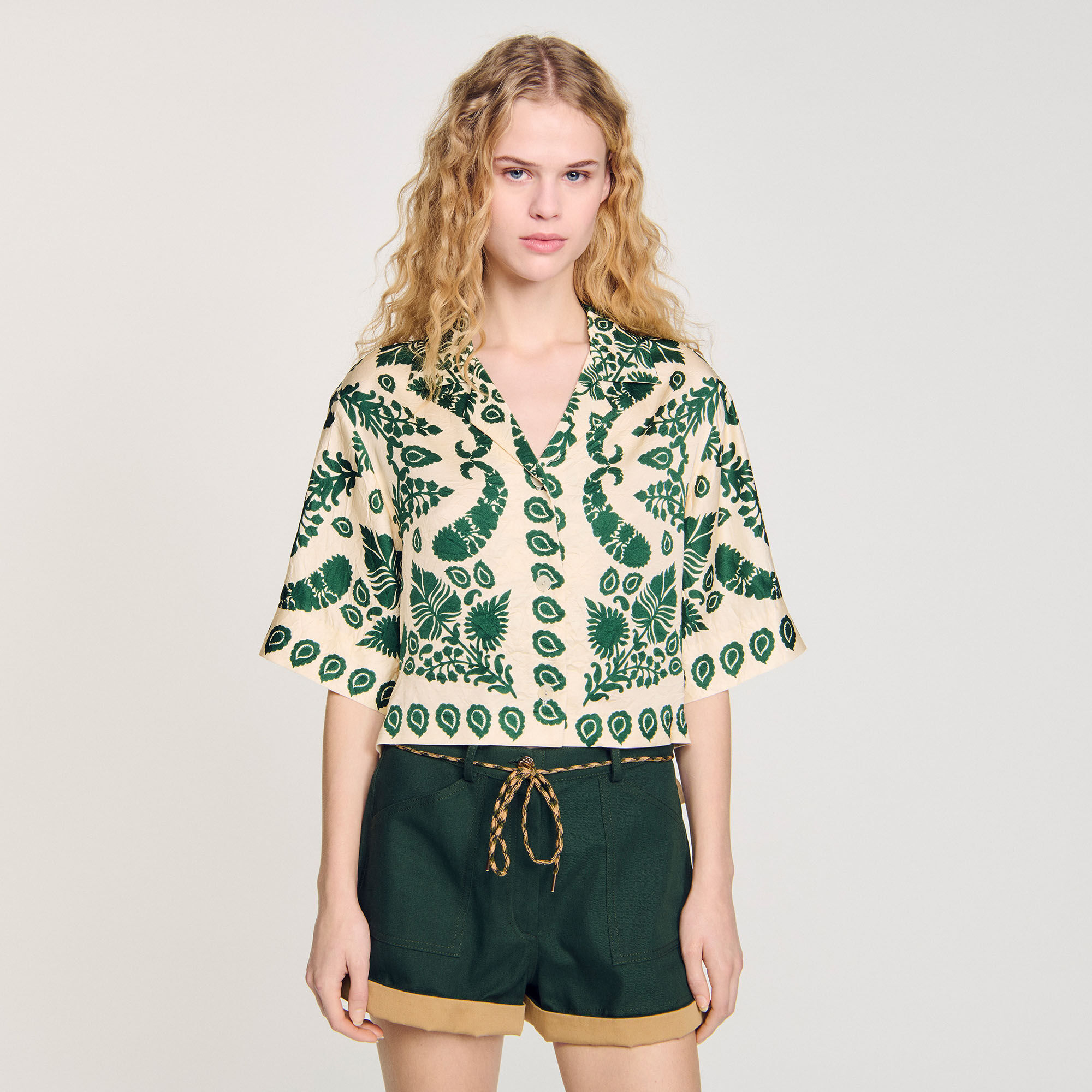 Camisa con estampado floral