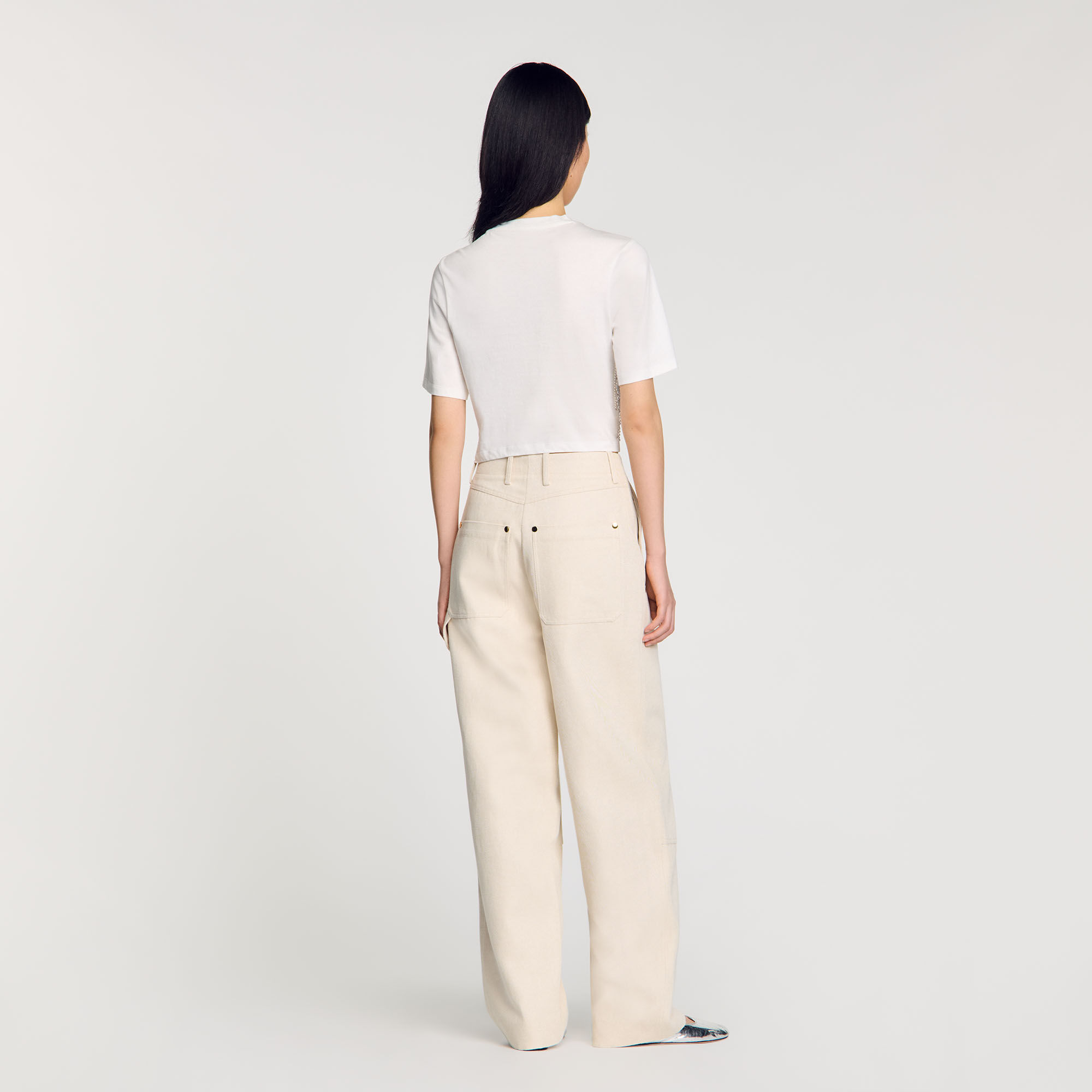 Camiseta cropped con pedrería