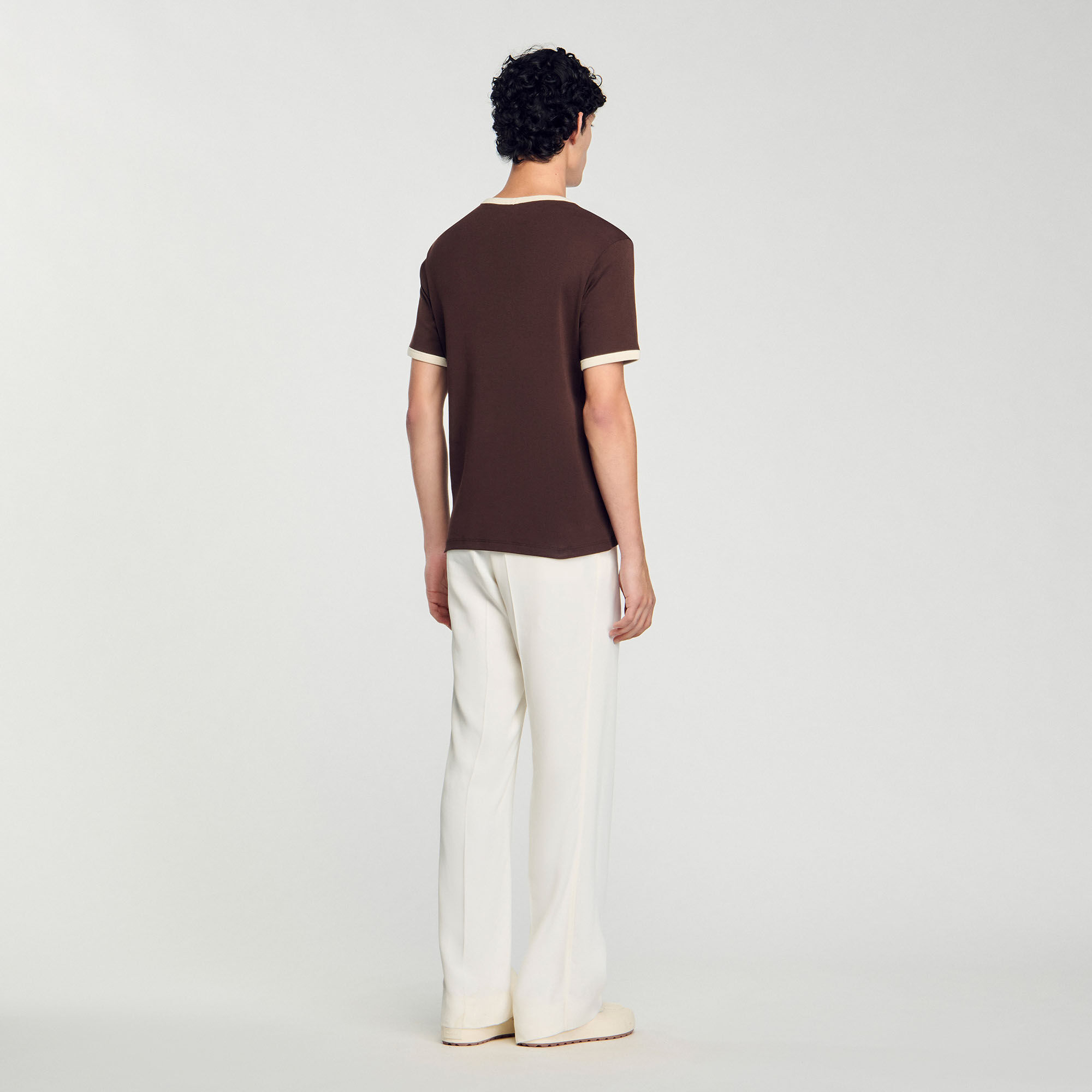 Camiseta bicolor con parche