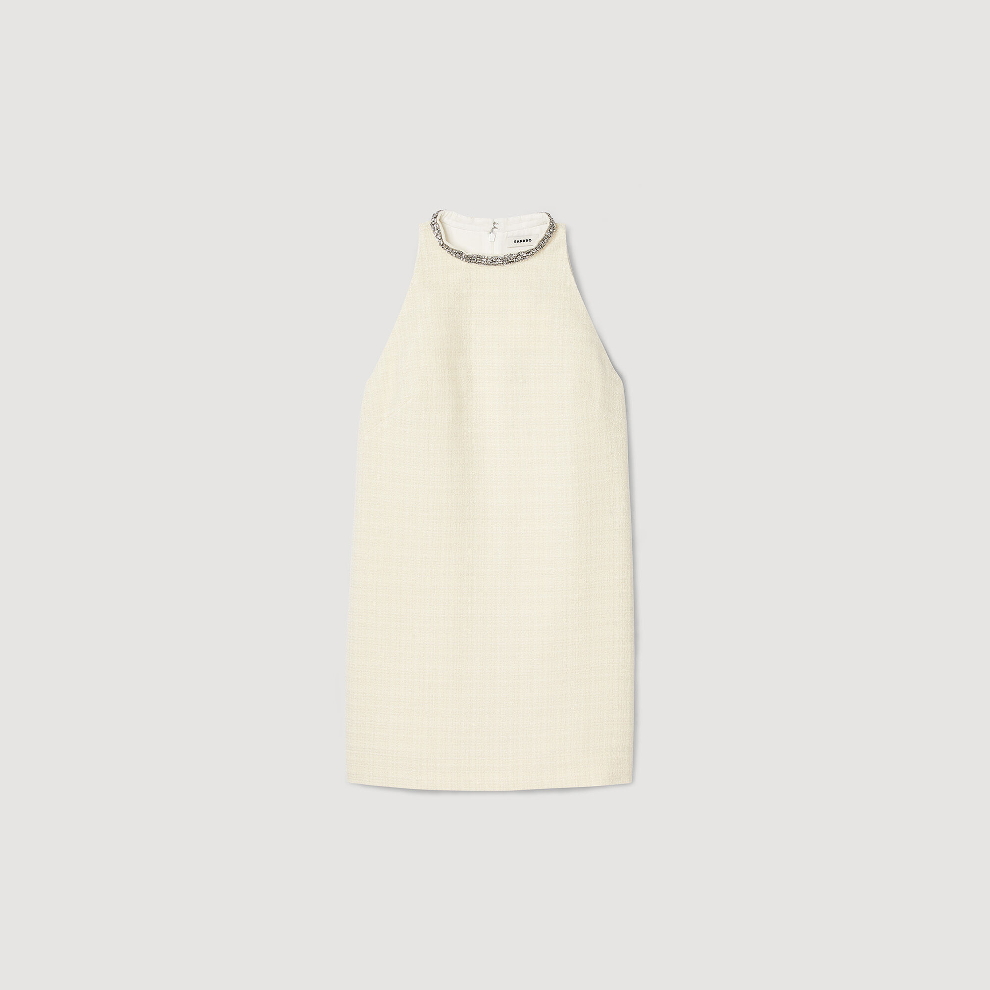 Vestido con cuello con bisutería