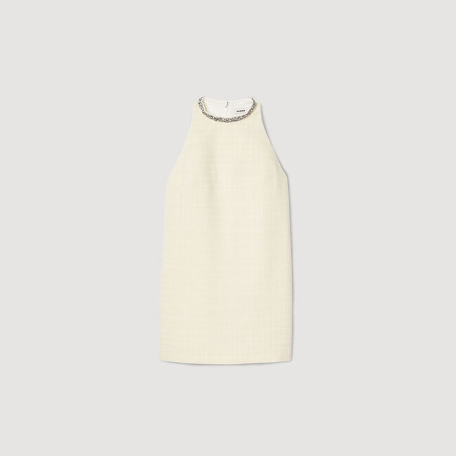 Vestido con cuello con bisutería
