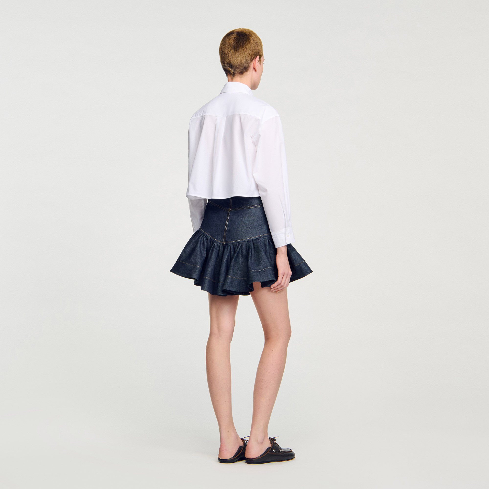 Camisa corta con detalles de lazos
