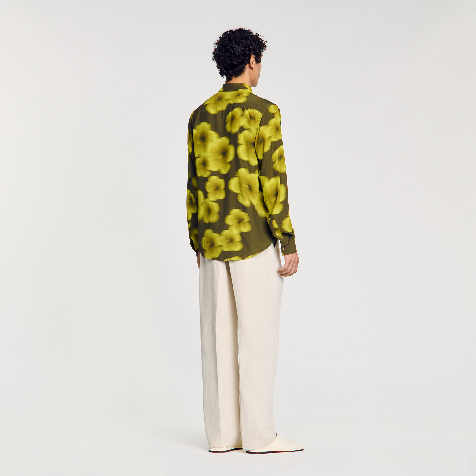 Camisa fluida con flores estampadas