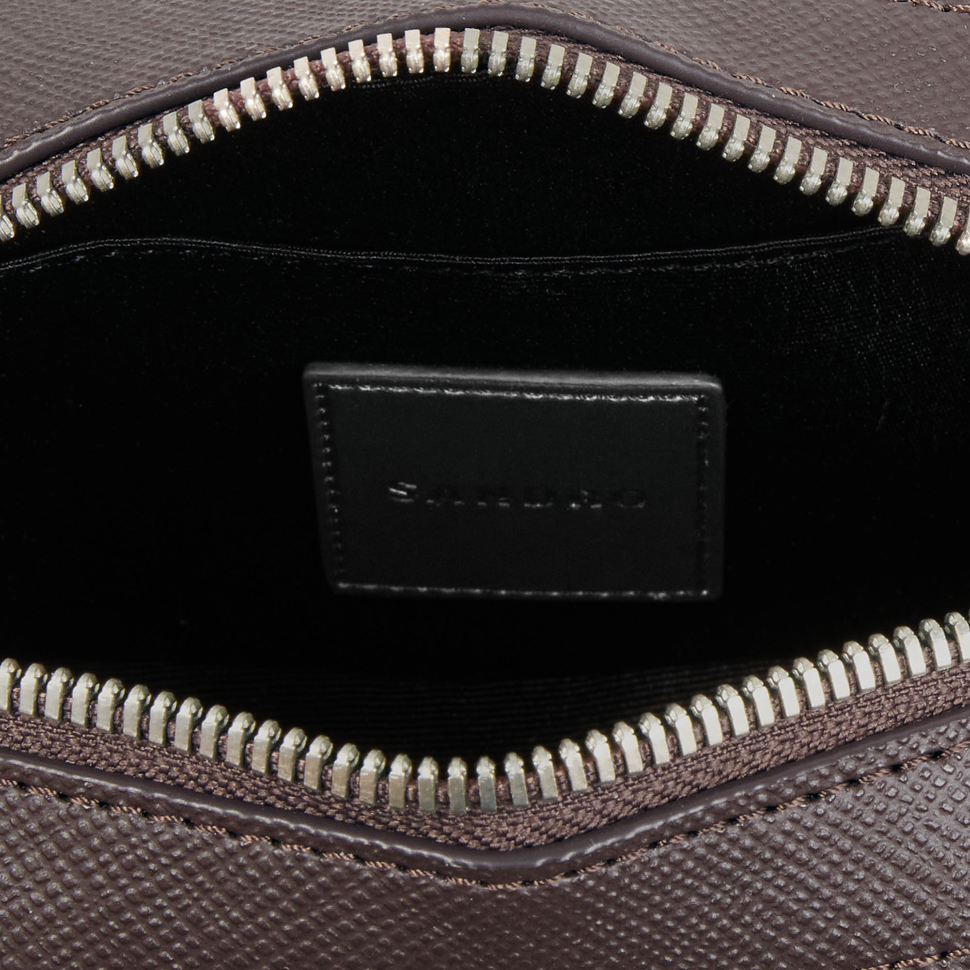 Bolso pequeño de cuero reconstituido