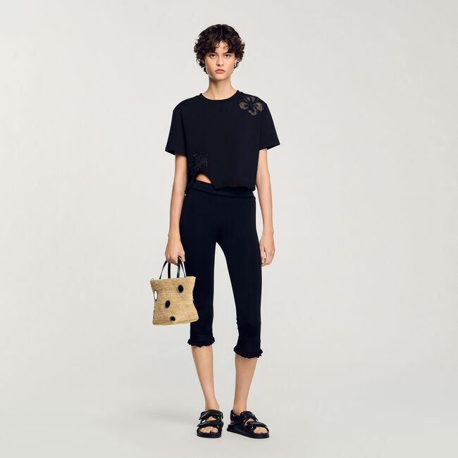 Camiseta con bordado de flor