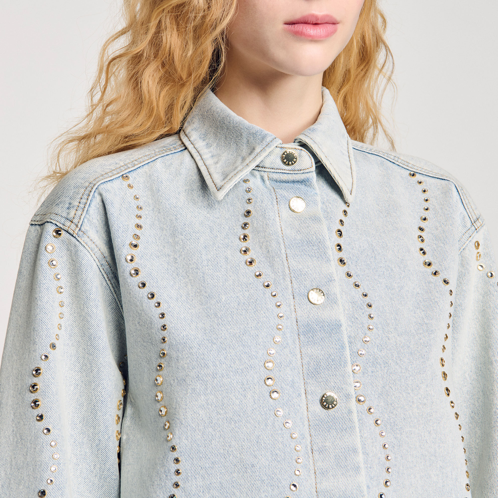 Camisa vaquera con strass