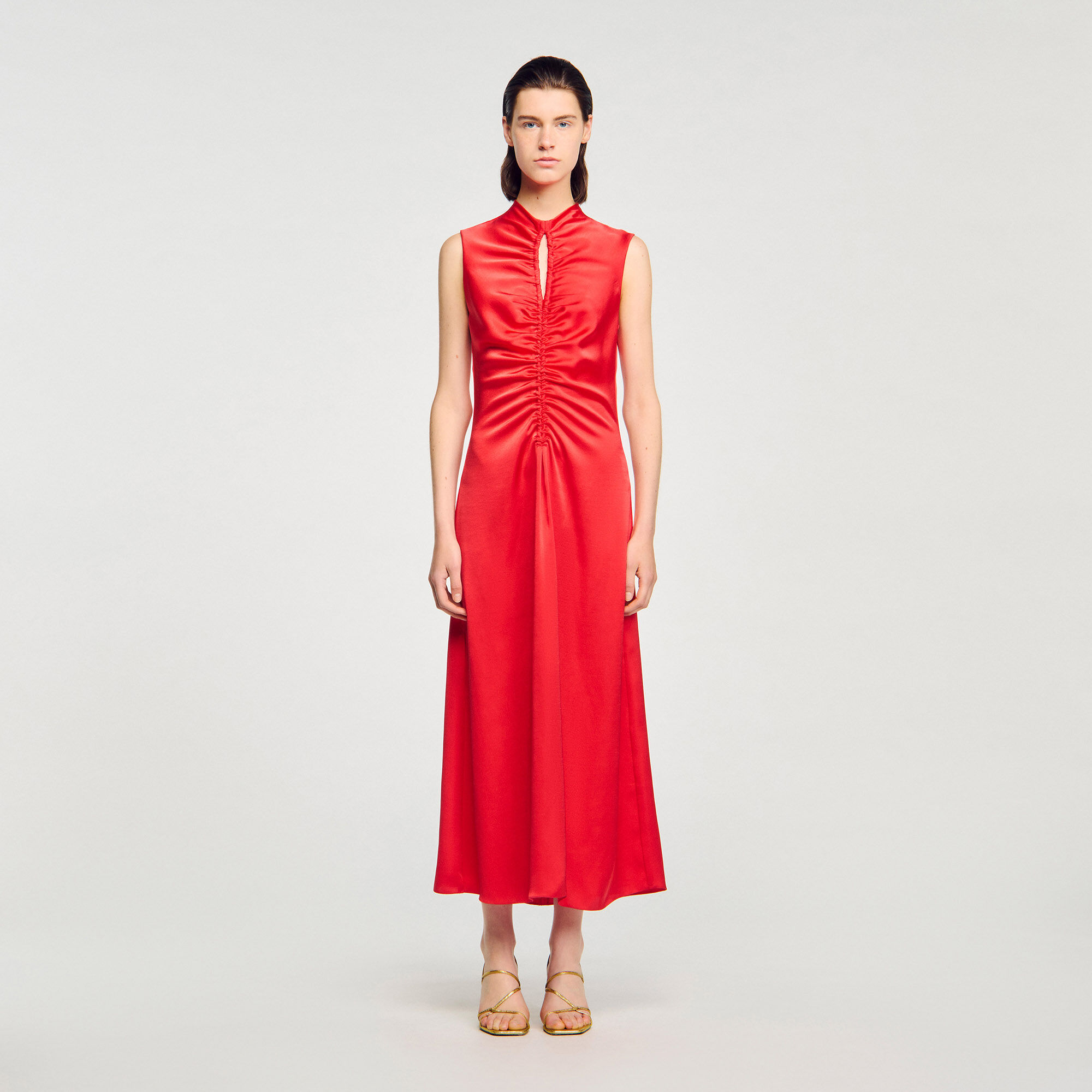 Vestido drapeado de raso