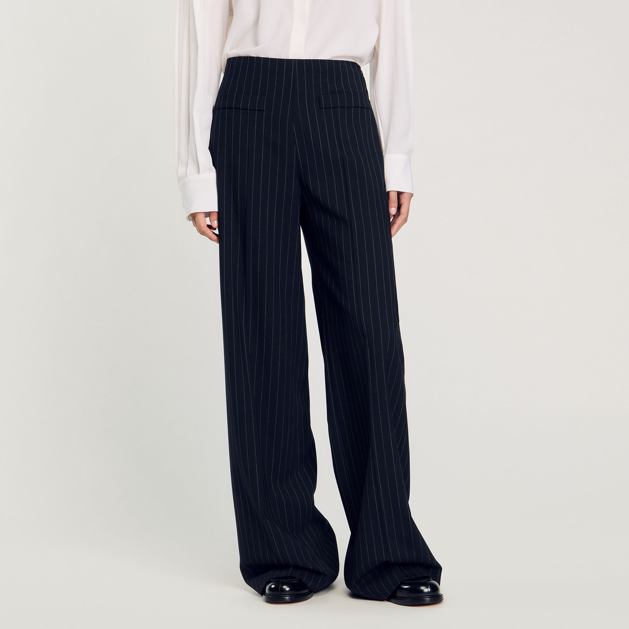 Pantalón recto con rayas finas 