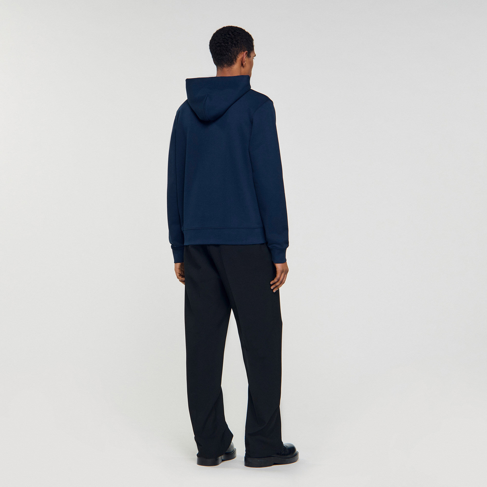 Sudadera con parche de cuero