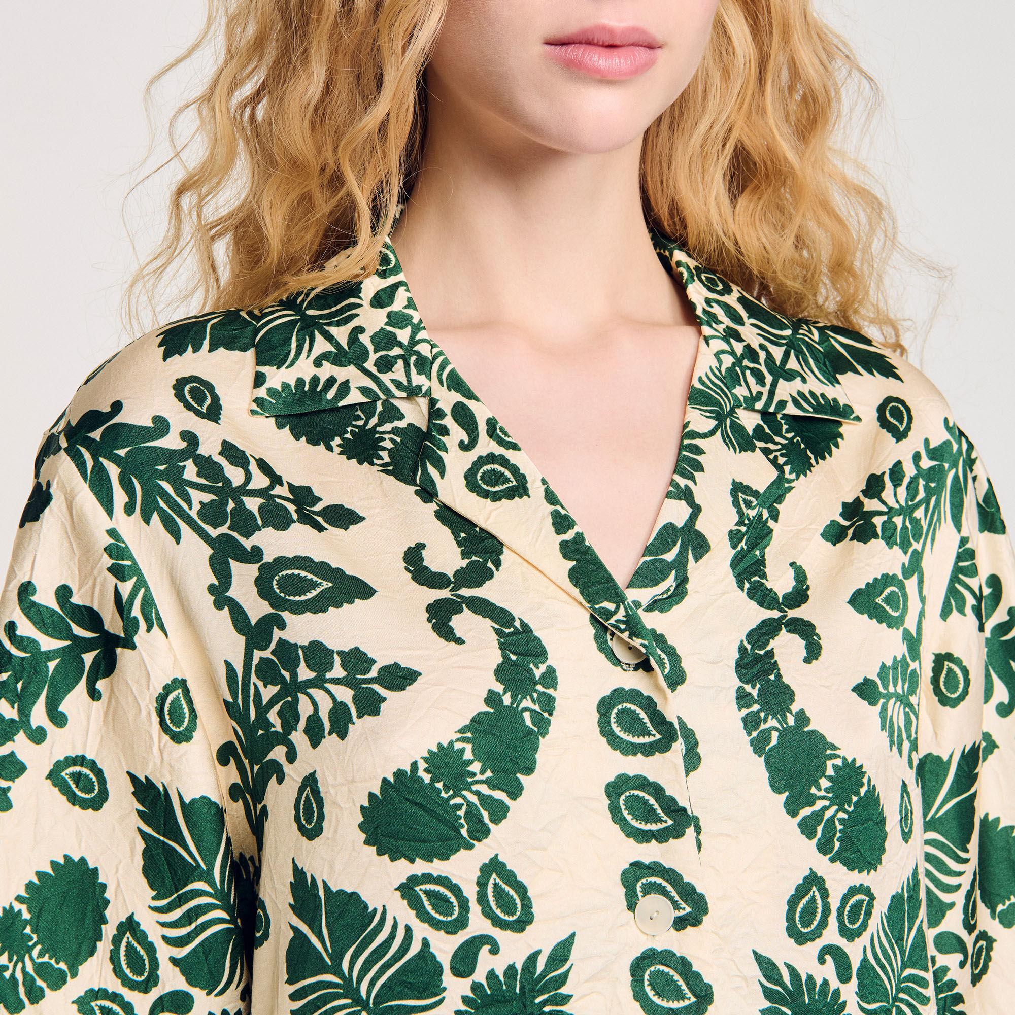 Camisa con estampado floral