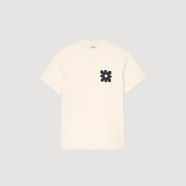 Camiseta con detalle de flor
