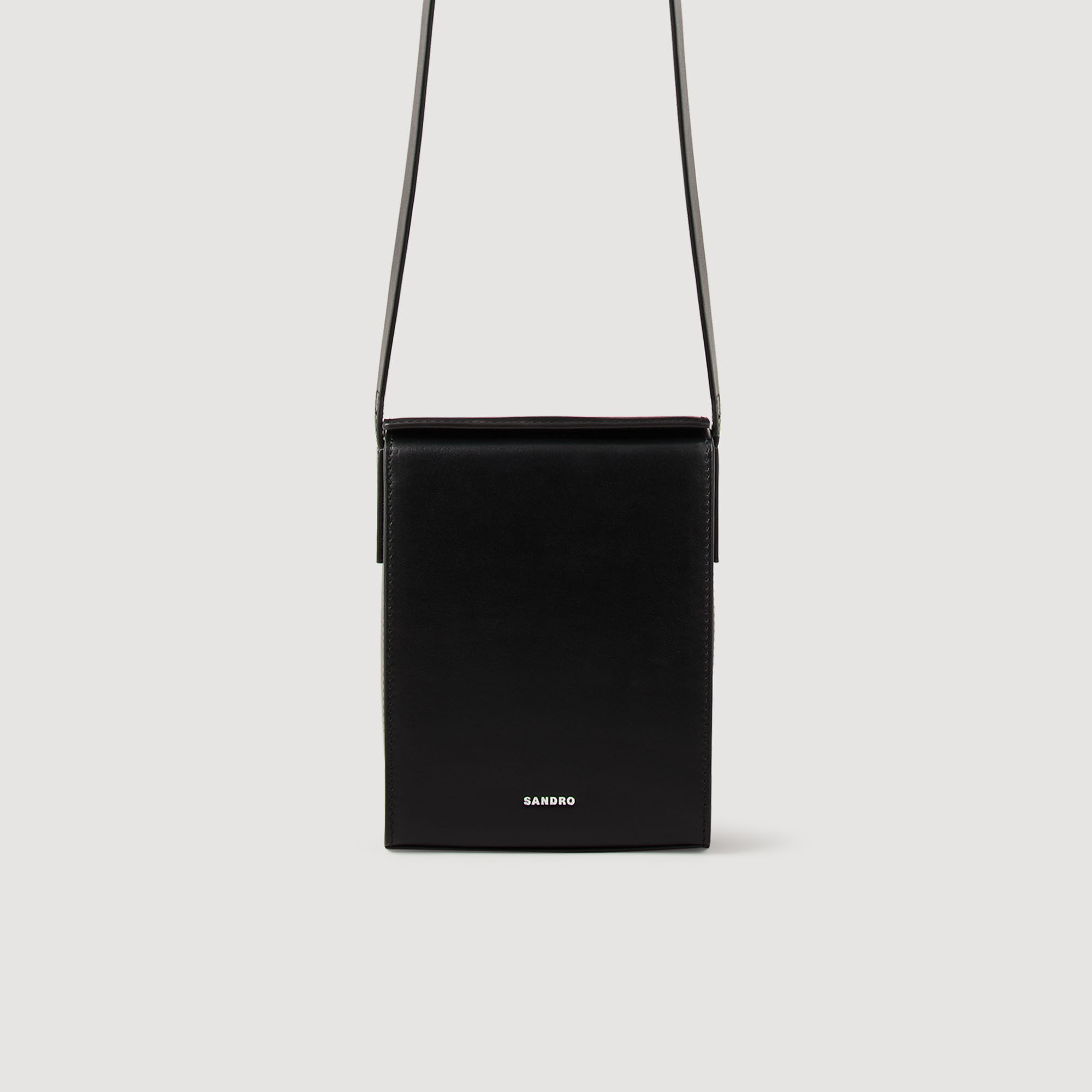 Funda con bandolera de piel