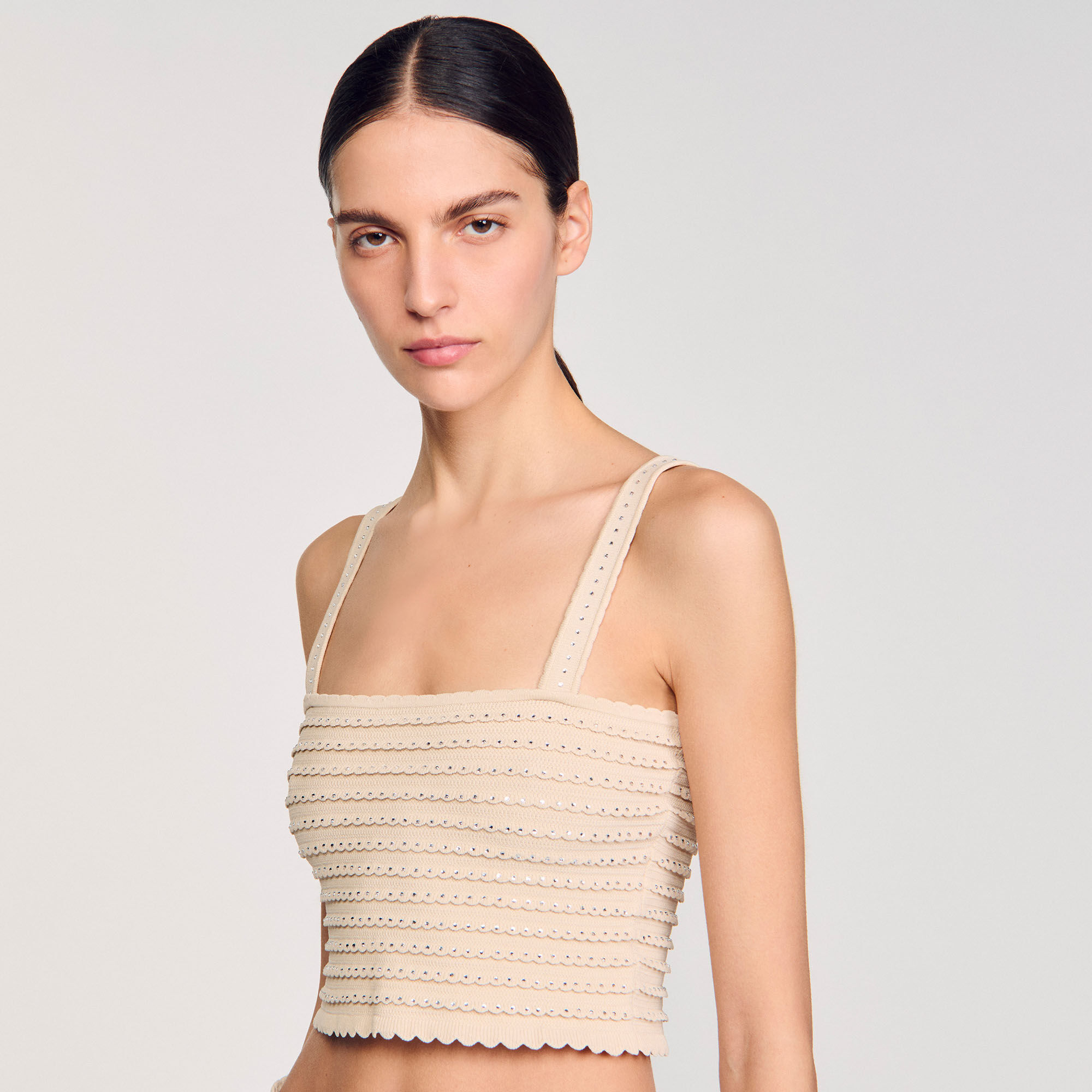 Top corto de punto con strass