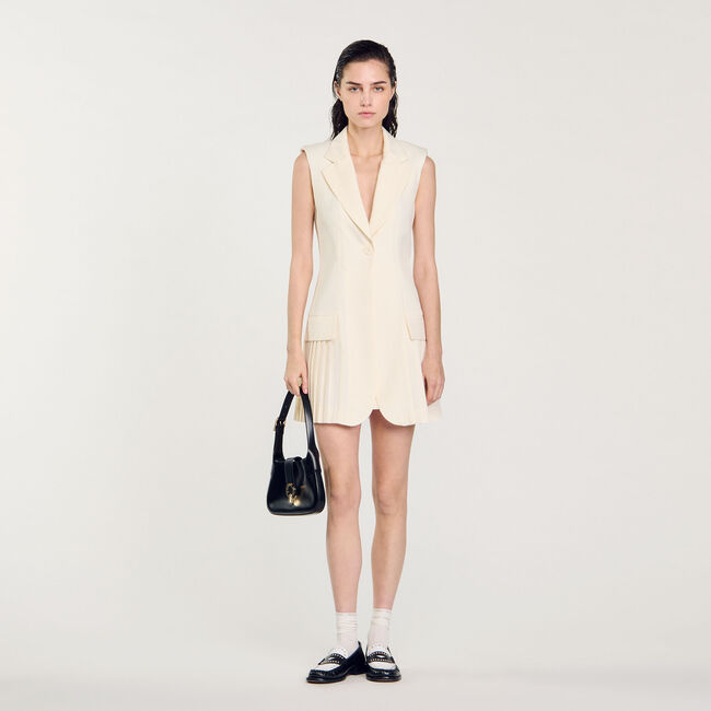 Vestido corto plisado de traje