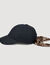 Gorra con pañuelo anudado