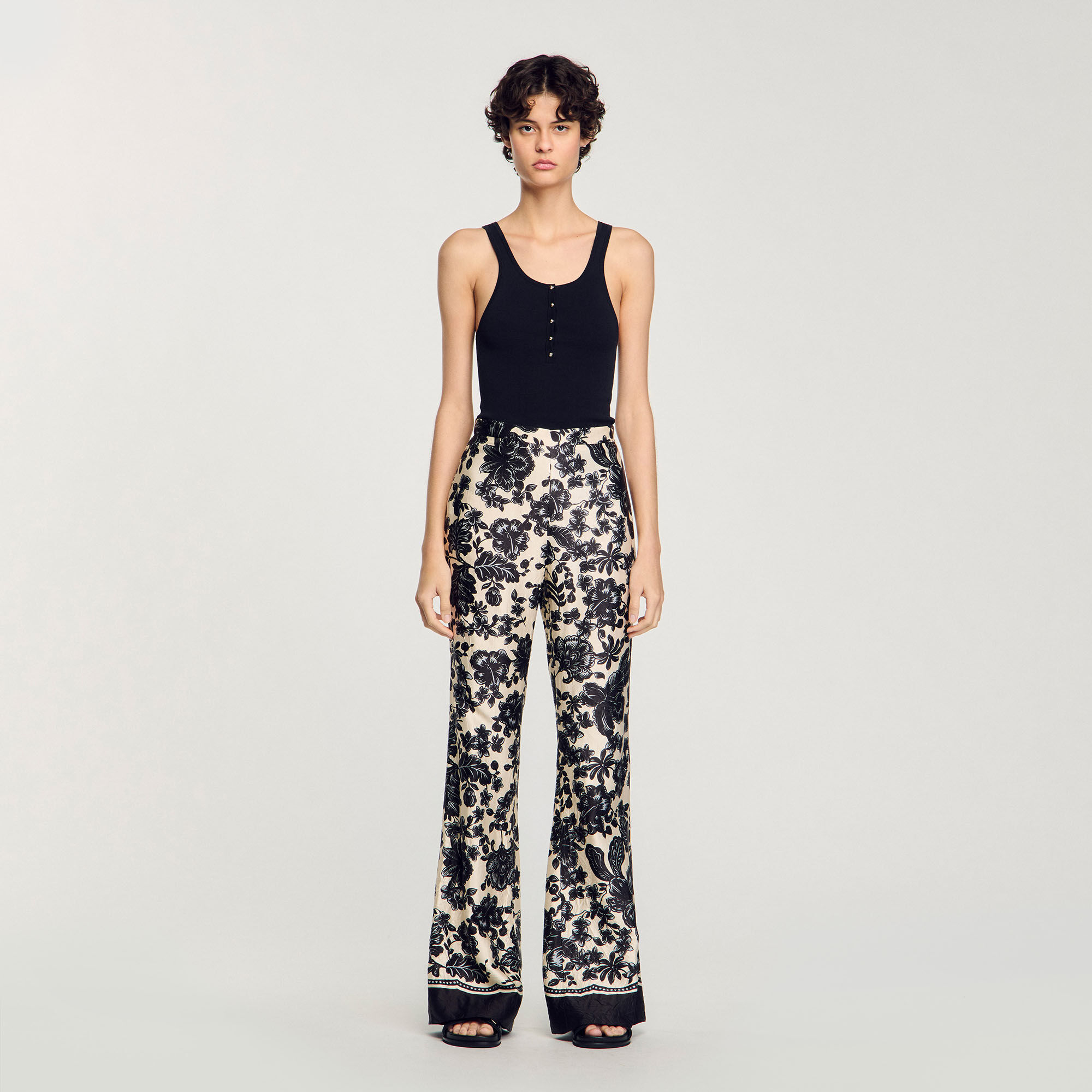 Pantalón con estampado floral