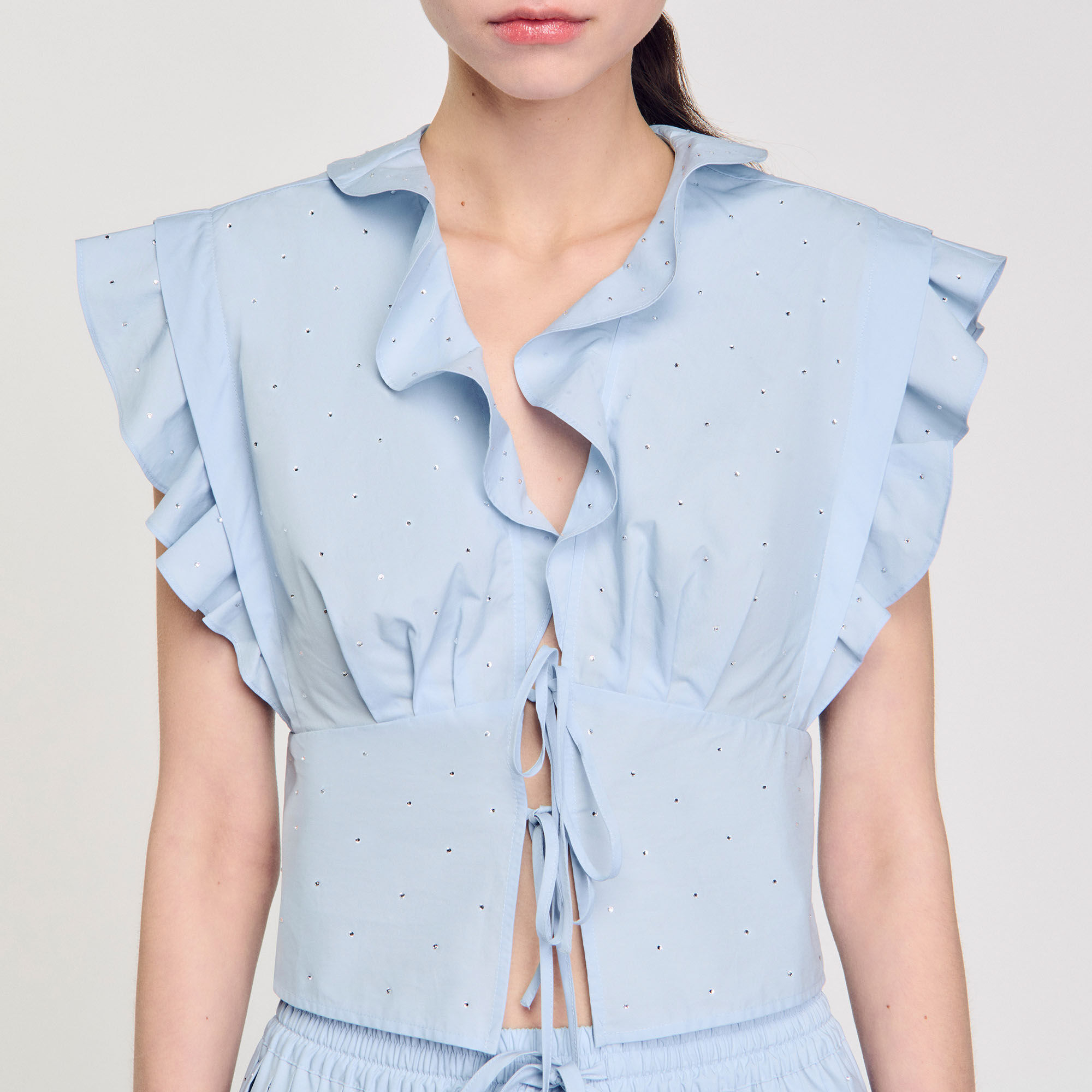 Top con volantes y strass