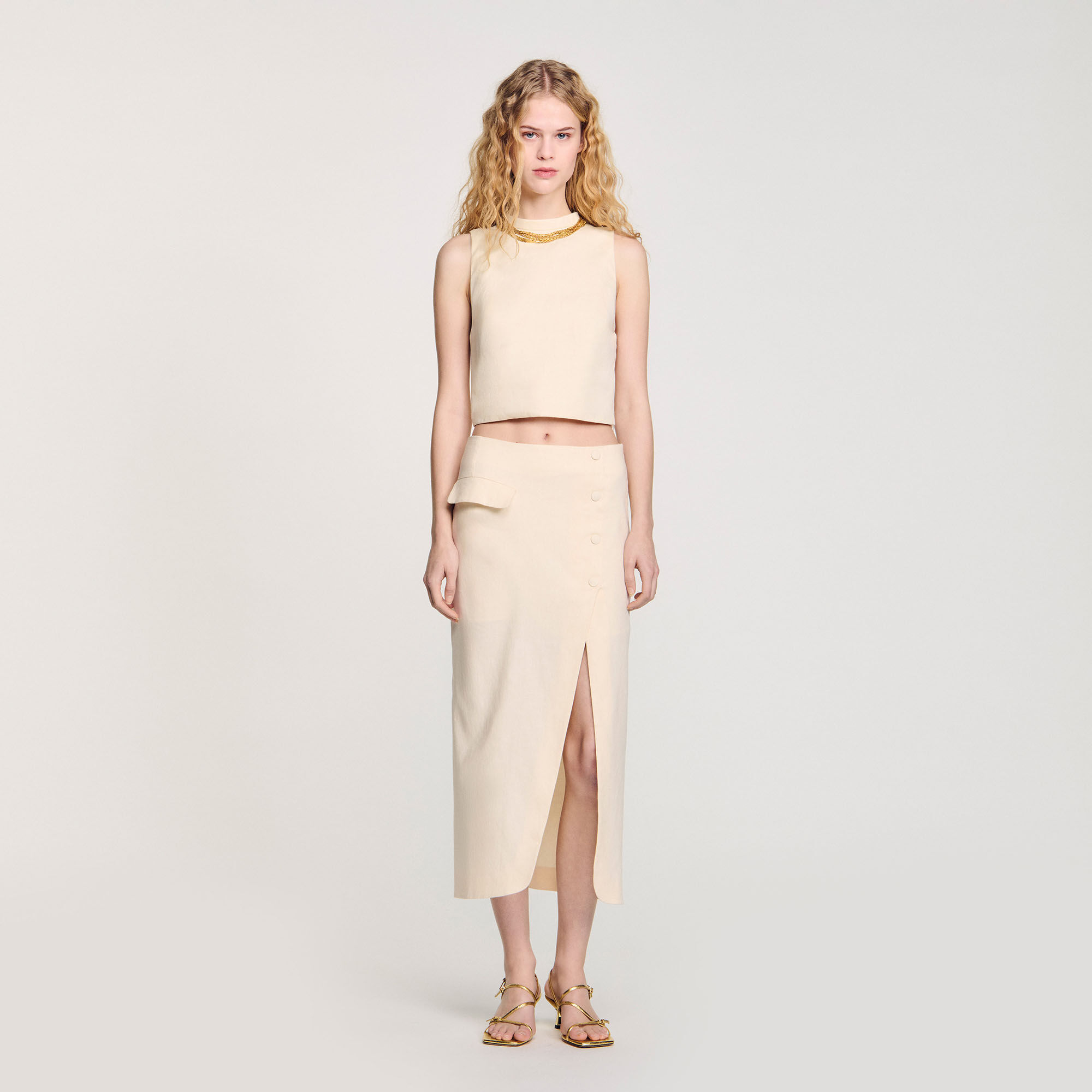 Top corto de punto con collar