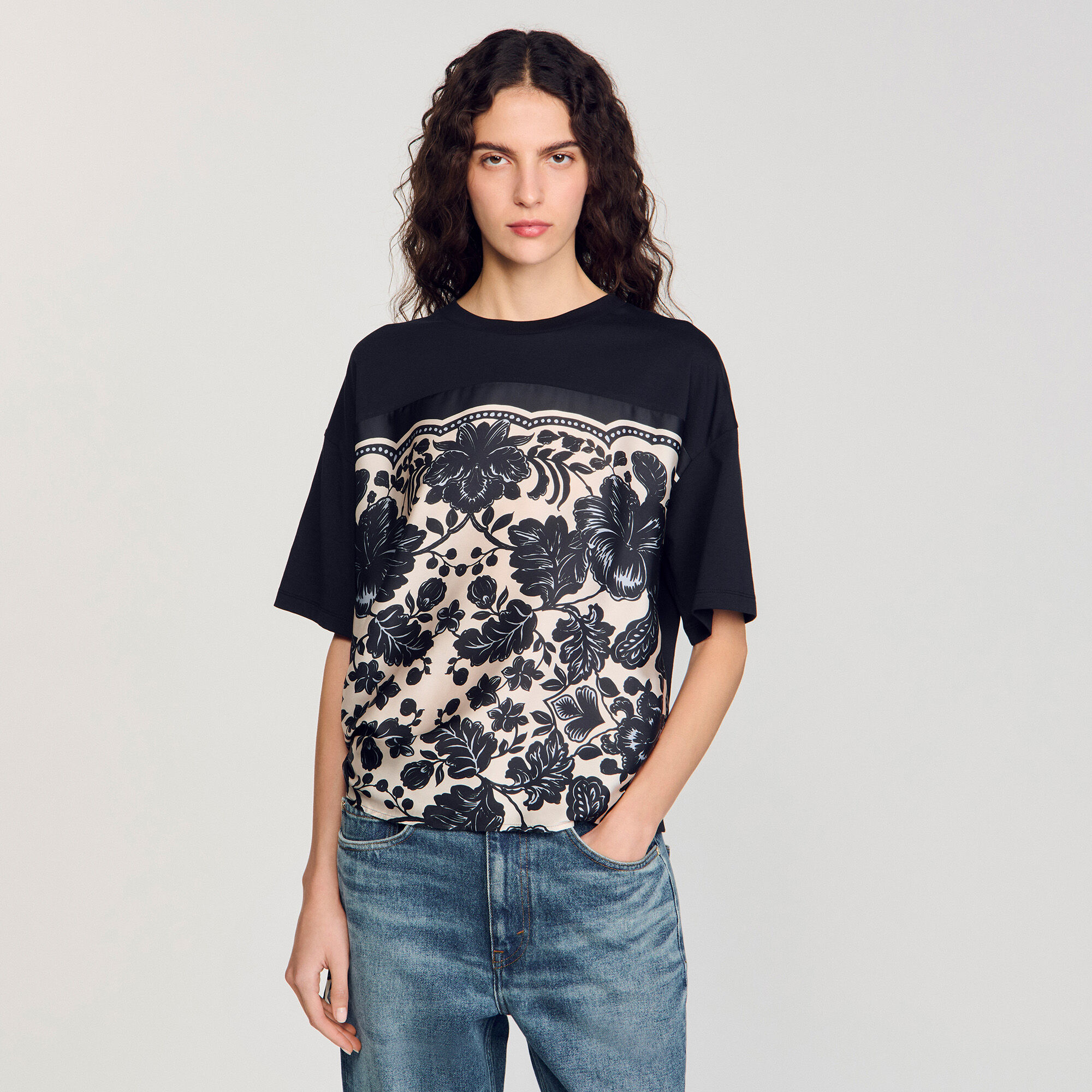 Camiseta con estampado floral