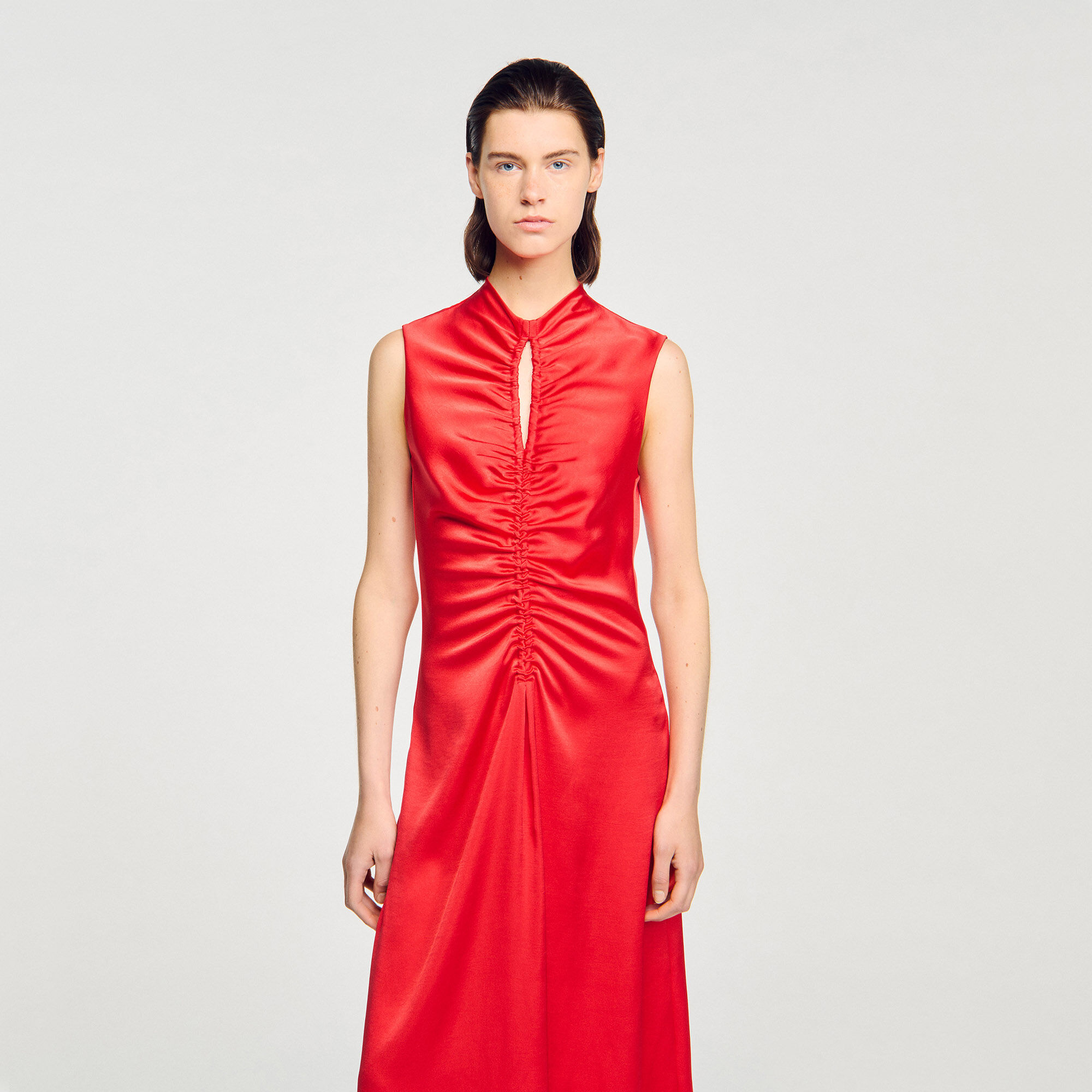 Vestido drapeado de raso