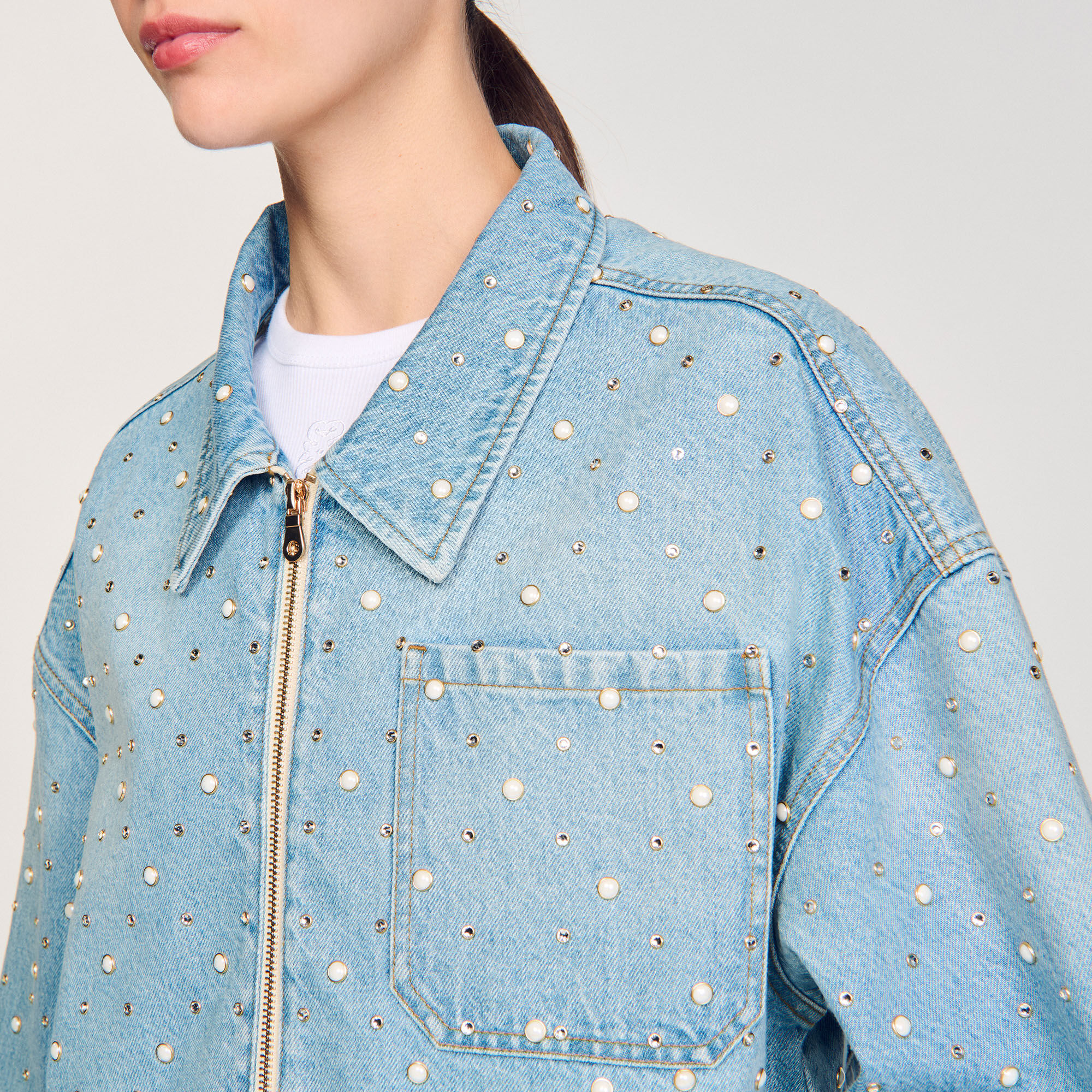 Cazadora vaquera con strass y perla