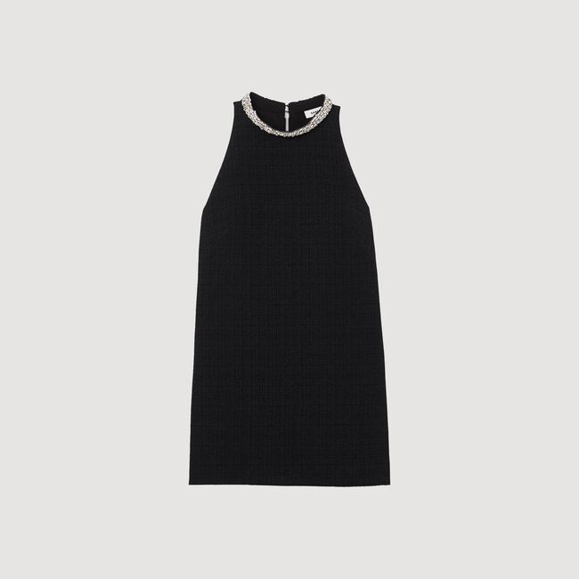 Vestido con cuello con bisutería