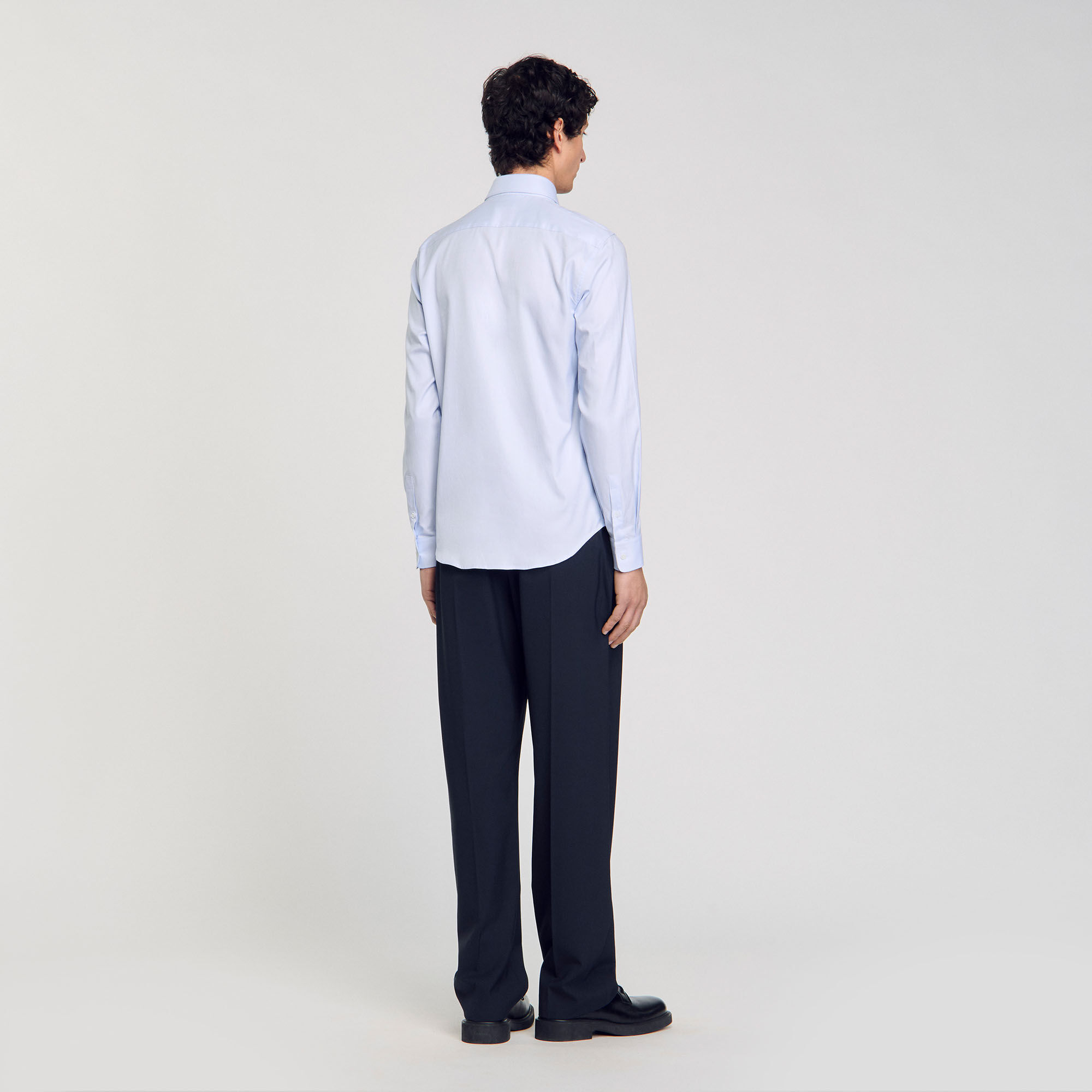 Camisa con parche de cruz