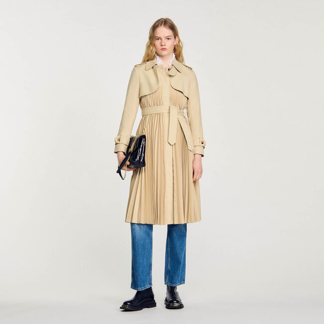 Gabardina plisada con cinturón