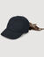 Gorra con pañuelo anudado